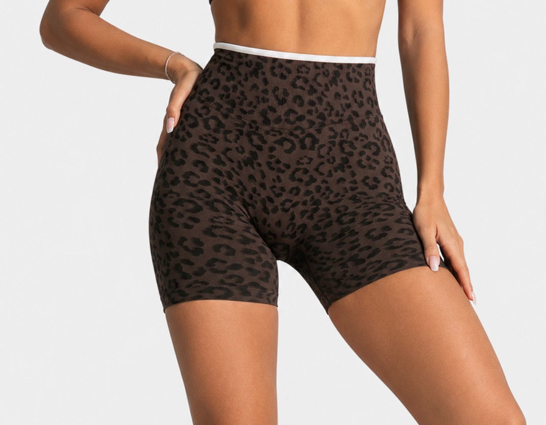 Seamless Short Leopard-Print Braun
